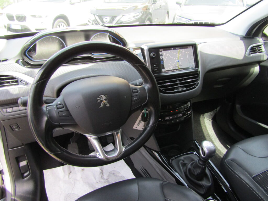 Peugeot 2008 1.6 HDI 120CV,CERCHI 17,NAVI,TELECAMERA,GRIP CONTROL