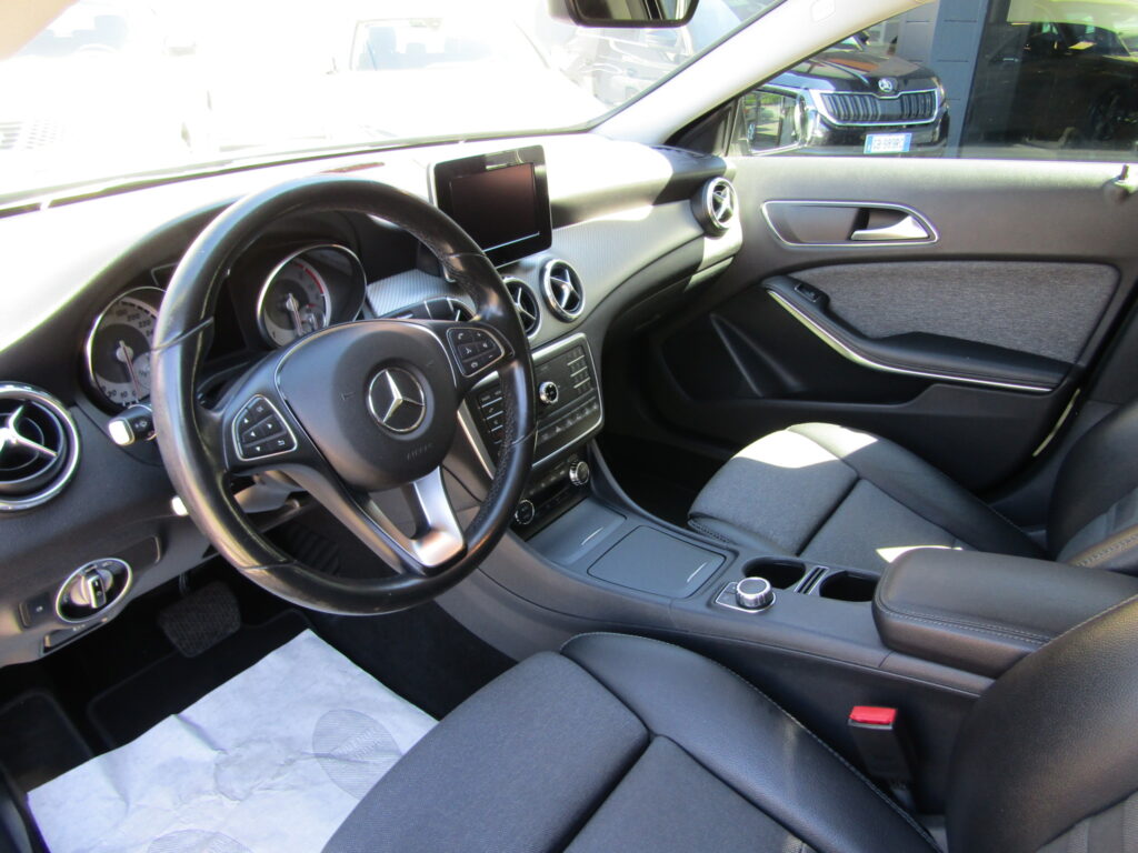 Mercedes-Benz GLA 200 d 4x4 CAMBIO AUTO,XENO,CERCHI 17,SENSORI,TELECAMERA