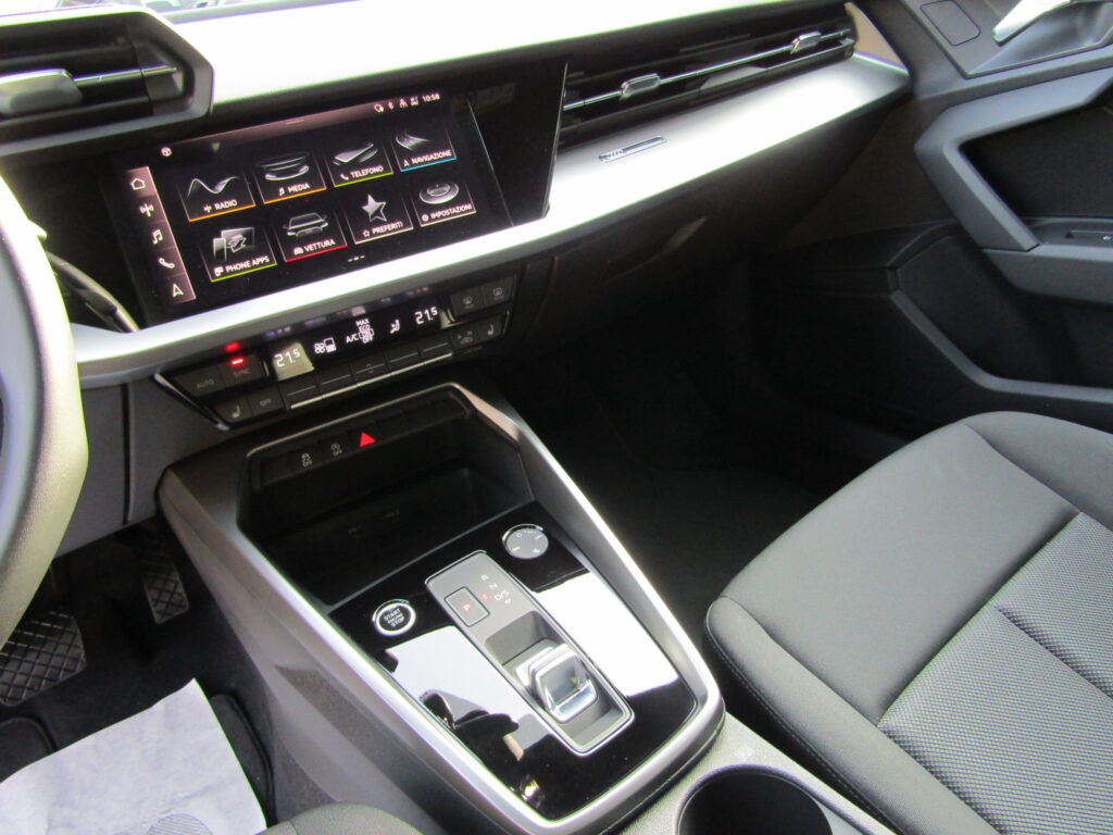 Audi A3 SPB 30TDI CAMBIO AUTO,SENSORI,CERCHI 17,CARPLAY,KM 7.000