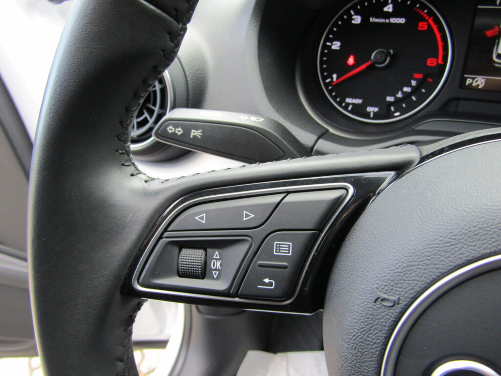 Audi Q2 30 TDI CAMBIO AUTO,LED,NAVI,SENSORI,CERCHI 18