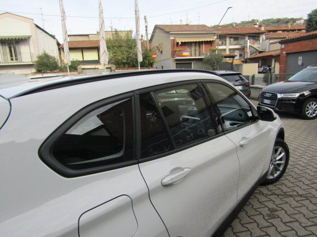 BMW X1 18d S-DRIVE CAMBIO AUTO,CERCHI 17,NAVI,SENSORI,PORTELLON ELET