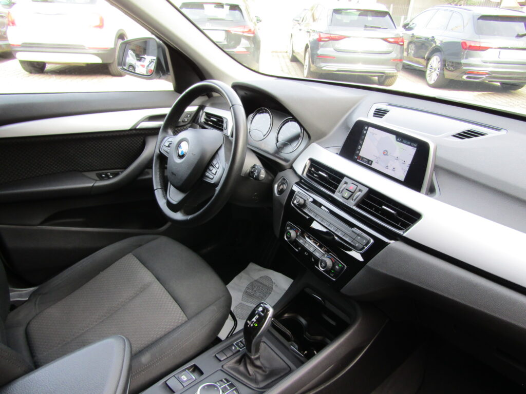 BMW X1 18d S-DRIVE CAMBIO AUTO,CERCHI 17,NAVI,SENSORI,PORTELLON ELET