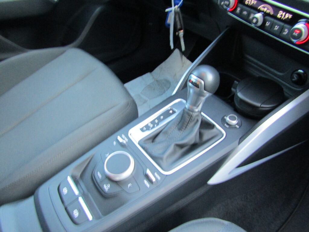 Audi Q2 35 BZ CAMBIO AUTO,NAVI,LED,SENSORI,CERCHI 18