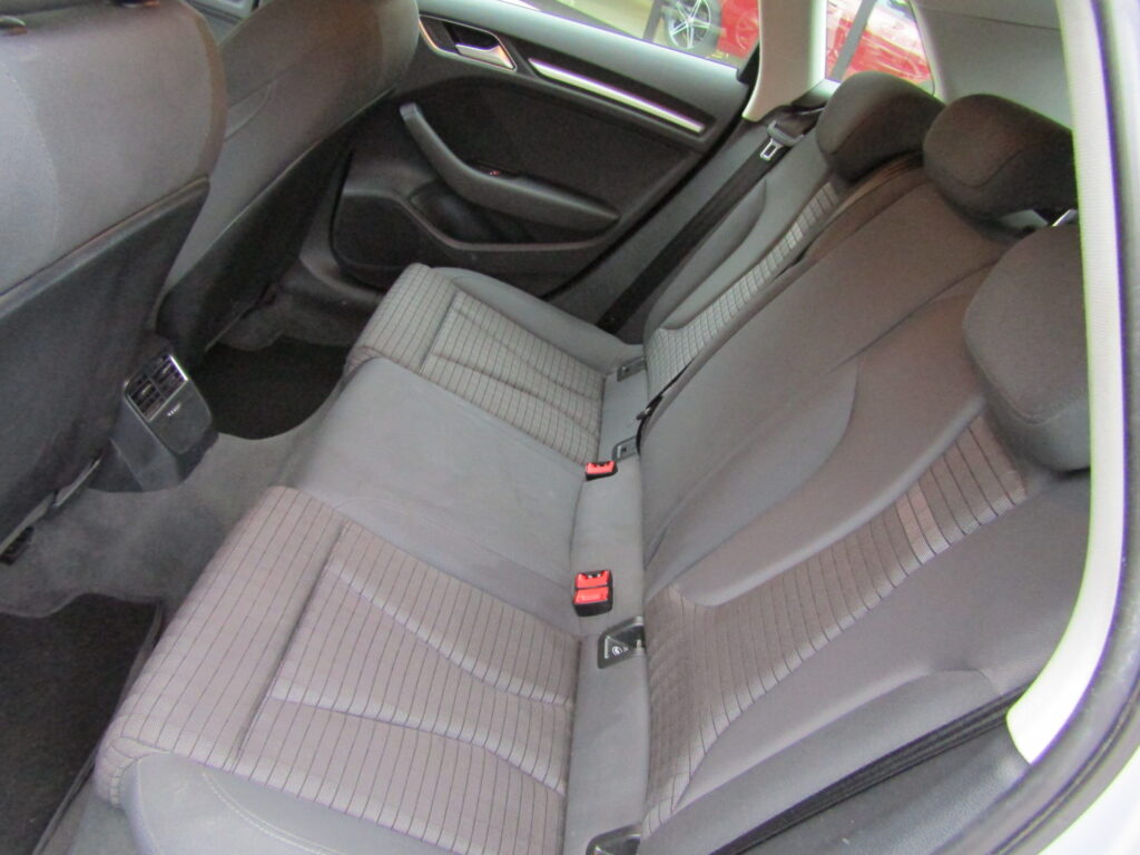 Audi A3 SPB 1.6 TDI 110 CV CAMBIO AUTO,XENO,NAVI,SENSORI