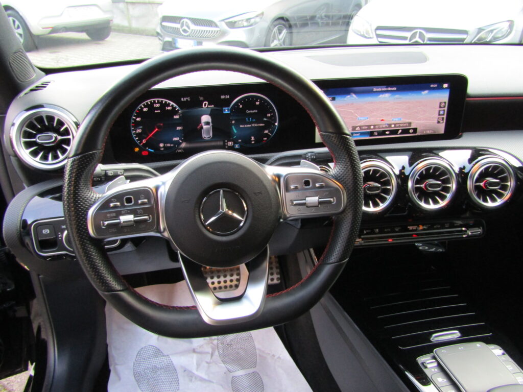 Mercedes-Benz A 180 d CAMBIO AUTO PREMIUM AMG,LED,NAVI,CERCHI 18,FULL