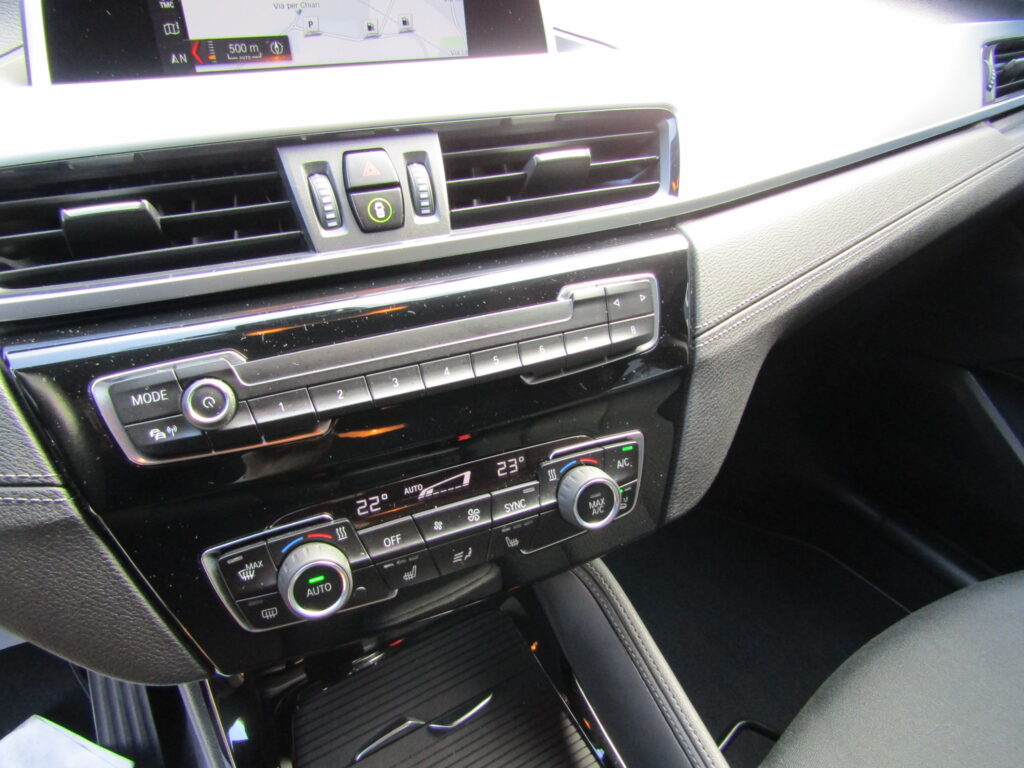 BMW X2 Sdrive 18d CAMBIO AUTO,NAVI,LED,SENSORI,AZIENDALE,KM 78.000