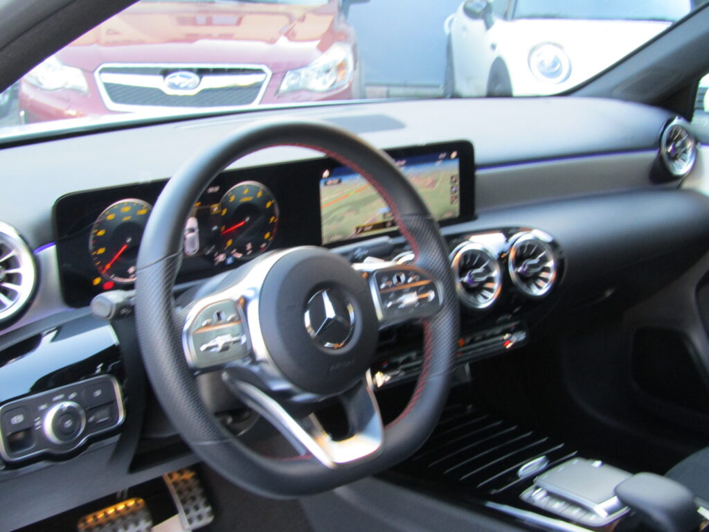Mercedes-Benz A 200 BZ PREMIUM AMG,CERCHI 18,NAVI,FULL LED,KEYLESS,FUL