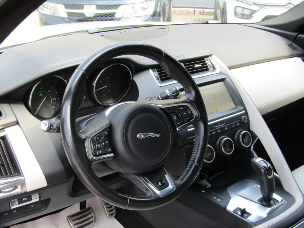 Jaguar E-Pace 2.0d i4 R-DYNAMIC SE 4X4 180 CV,CERCHI 20,NAVI,ACC,PELLE,FULL
