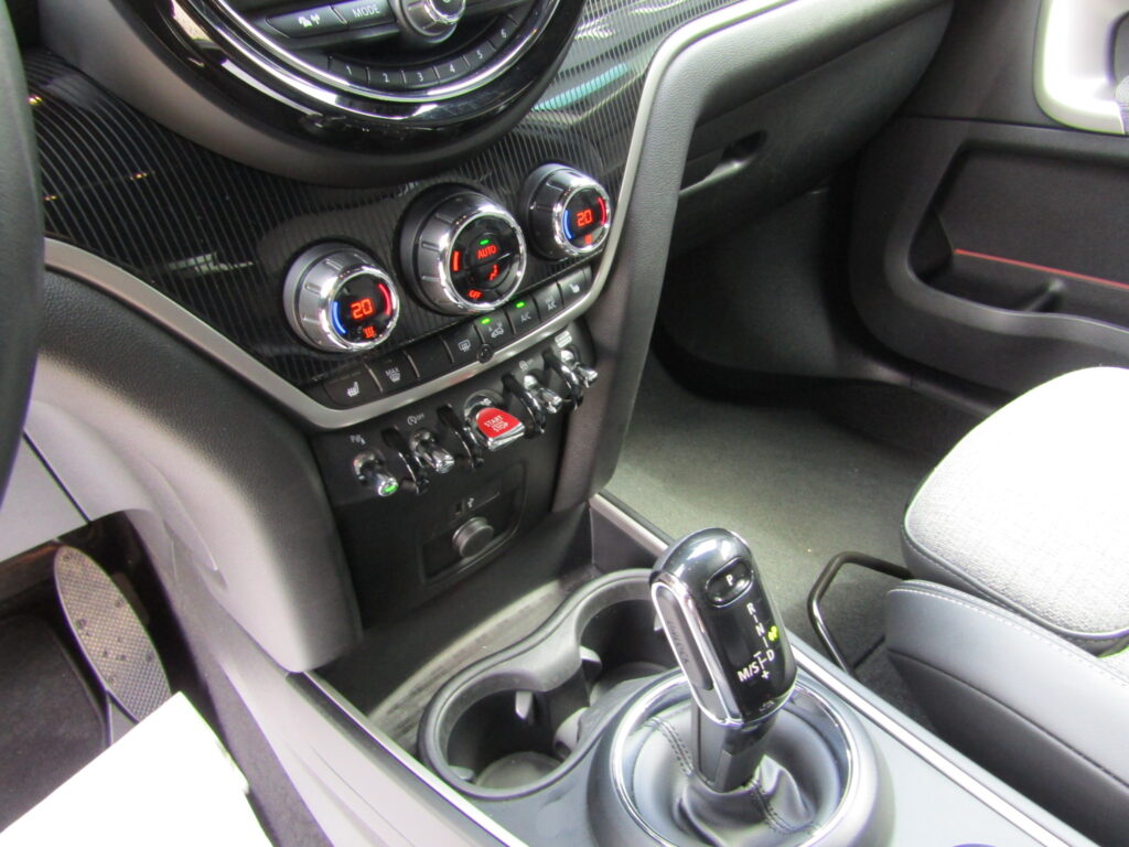 MINI Cooper Countryman CAMBIO AUTO,CERCHI 17,NAVI,CARPLAY,KEYLESS,LED,KM 69.000