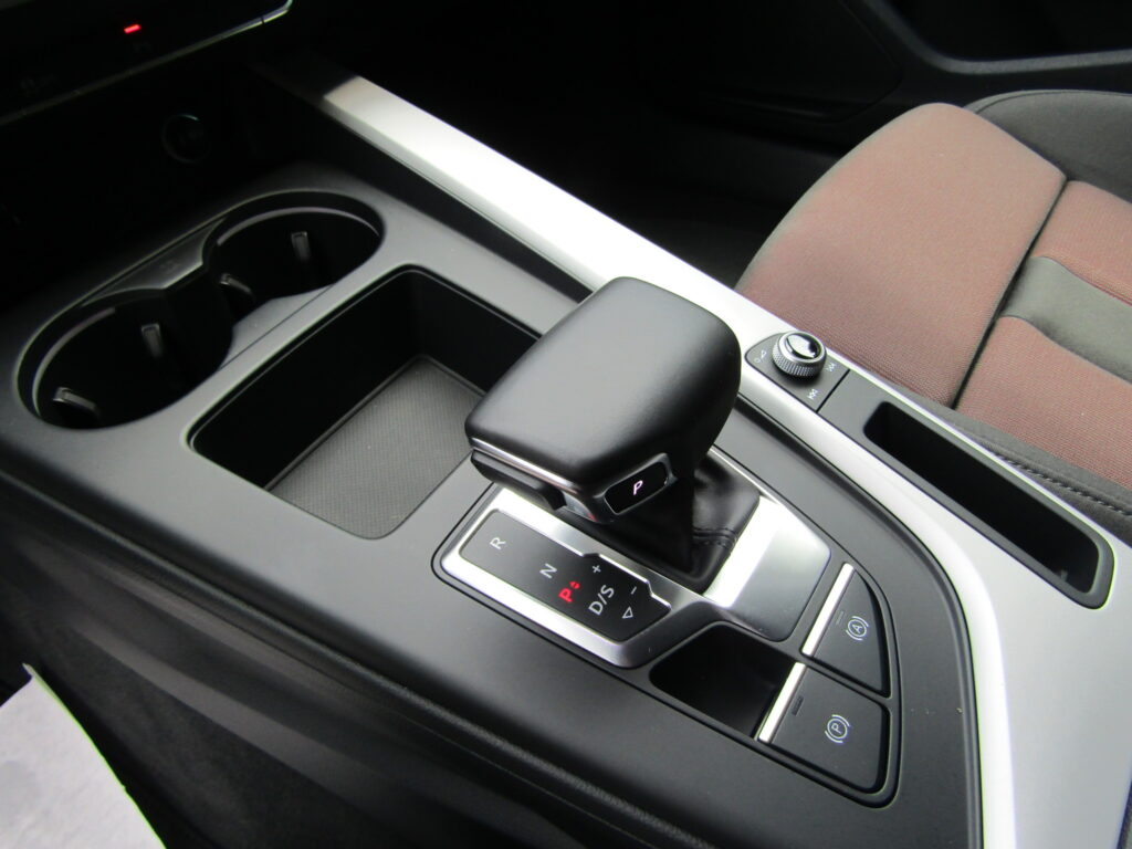 Audi A4 40 TDI MHEV SW,CAMBIO AUTO,CERCHI 17,CARPLAY,FULL,KM 30.000