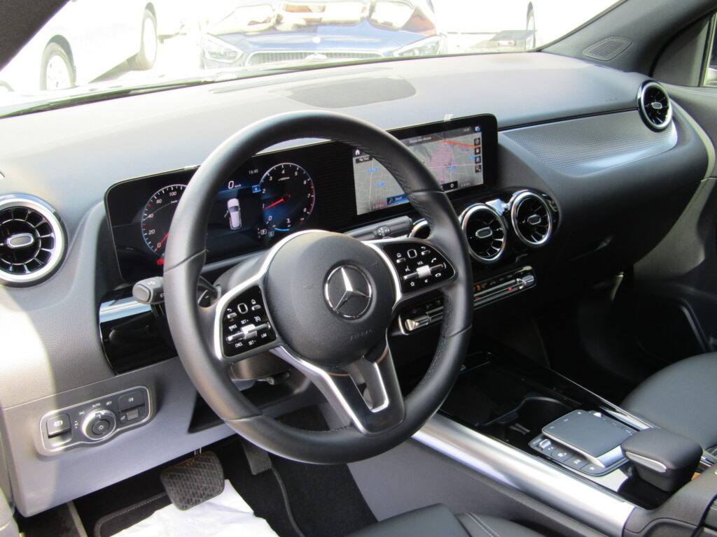 Mercedes-Benz GLA 180 BZ SPORT CAMBIO AUTO,CERCHI 18,NIGHT PACK,NAVI,LED