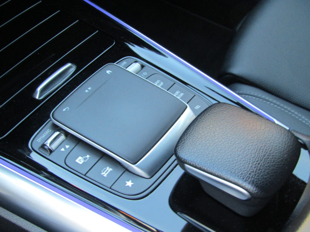 Mercedes-Benz GLA 200 d SPORT PLUS NIGHT PACK,CERCHI 18,NAVI,LED,FULL