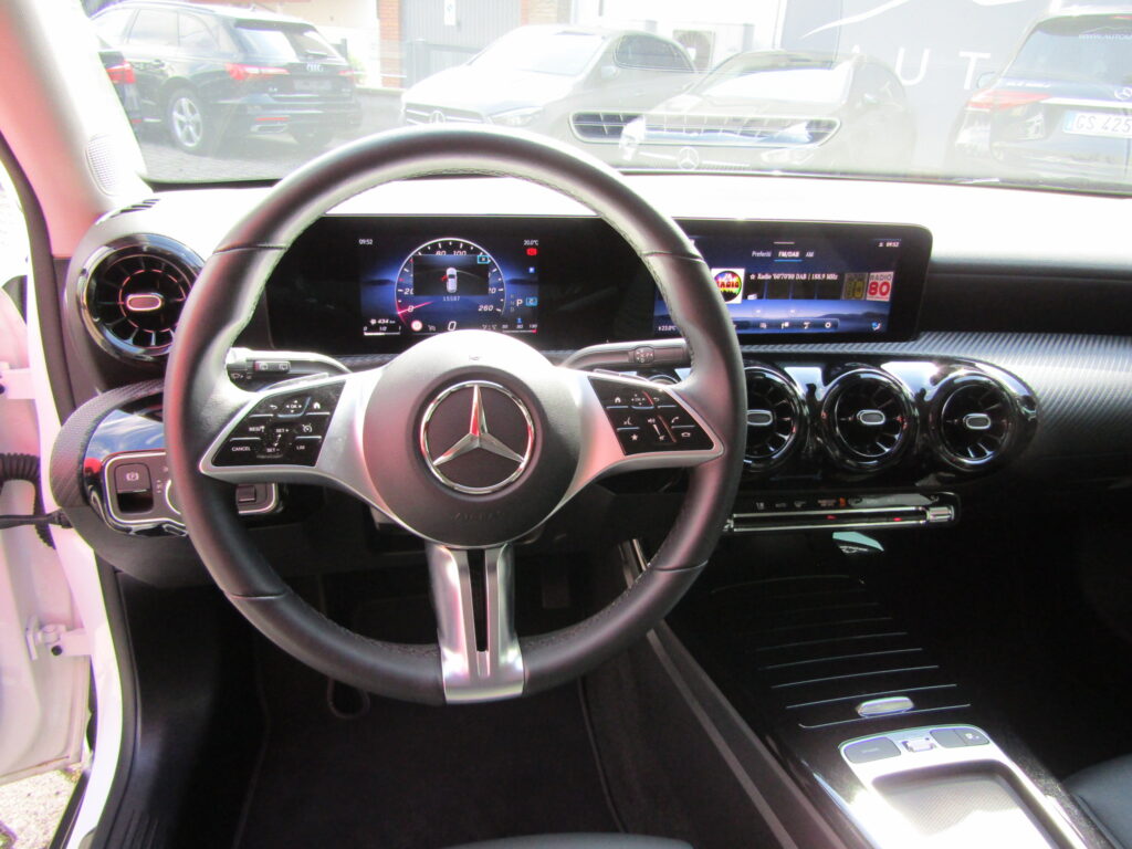 Mercedes-Benz A 180 d ADVANCED CAMBIO AUTO,CERCHI 18,NAVI,LED,CARPLAY,KM 15.000