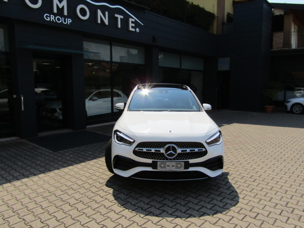 Mercedes-Benz GLA 200 BZ PREMIUM AMG,CERCHI 19,TETTO,MULTIBEAM,GANCIO