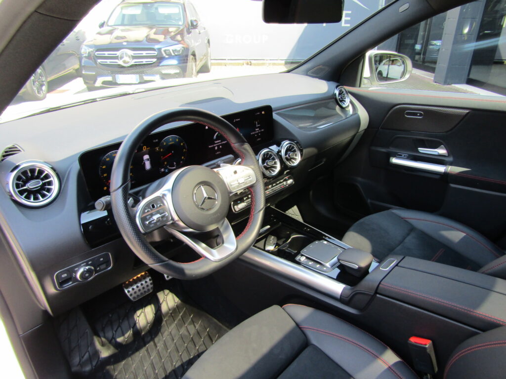 Mercedes-Benz GLA 200 BZ PREMIUM AMG,CERCHI 19,TETTO,MULTIBEAM,GANCIO