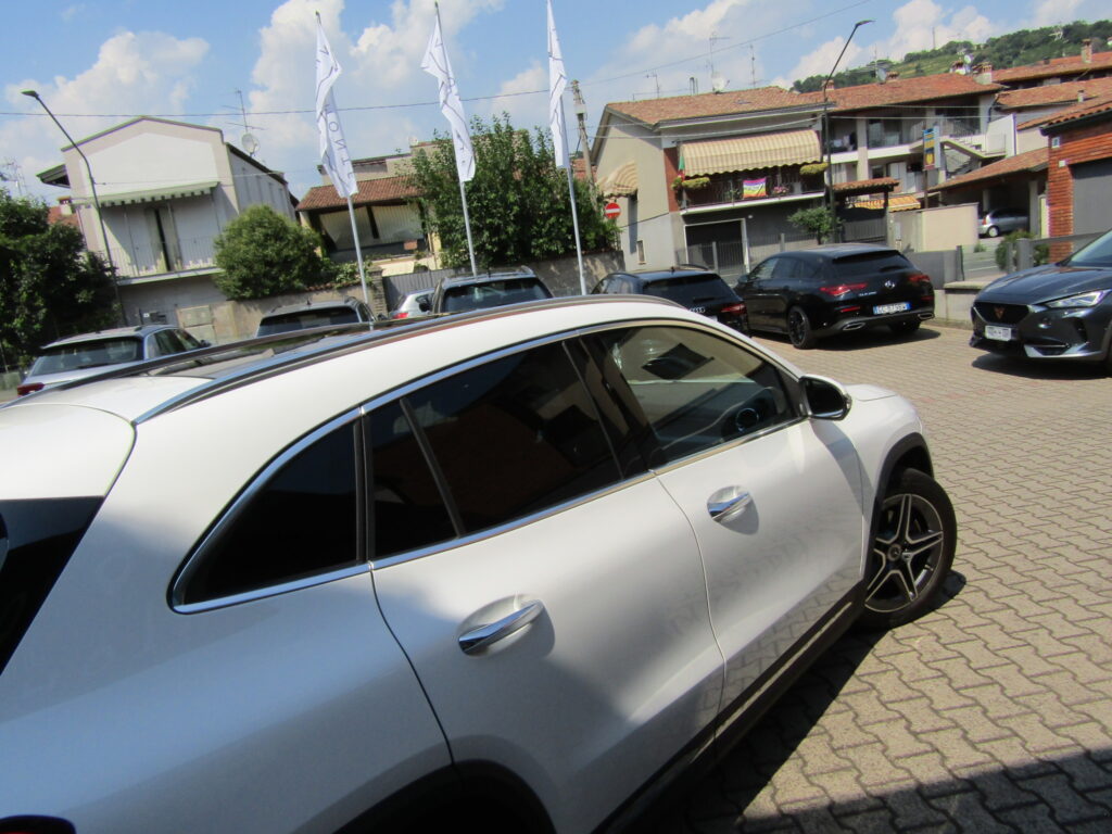 Mercedes-Benz GLA 200 BZ PREMIUM AMG,CERCHI 19,TETTO,MULTIBEAM,GANCIO