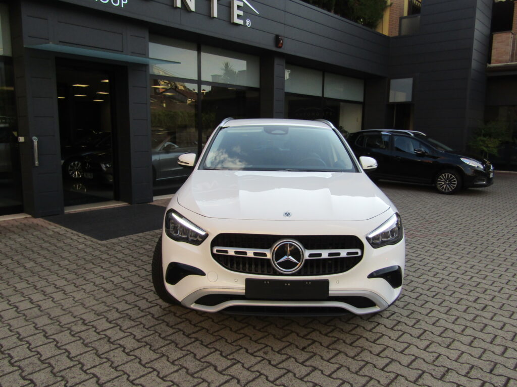 Mercedes-Benz GLA 200 BZ MHEV CAMBIO AUTO,CERCHI 17,NAVI,LED,SENSORI,AZIENDALE