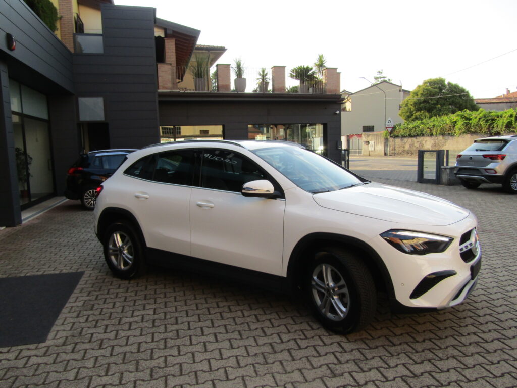 Mercedes-Benz GLA 200 BZ MHEV CAMBIO AUTO,CERCHI 17,NAVI,LED,SENSORI,AZIENDALE