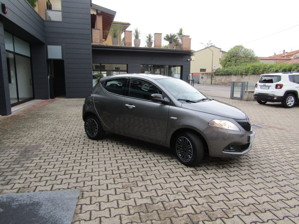 Lancia Ypsilon 1.0 HYBRID ORO,5 POSTI,CLIMA,NEOPATENTATI,KM 0