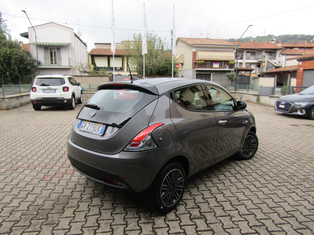 Lancia Ypsilon 1.0 HYBRID ORO,5 POSTI,CLIMA,NEOPATENTATI,KM 0