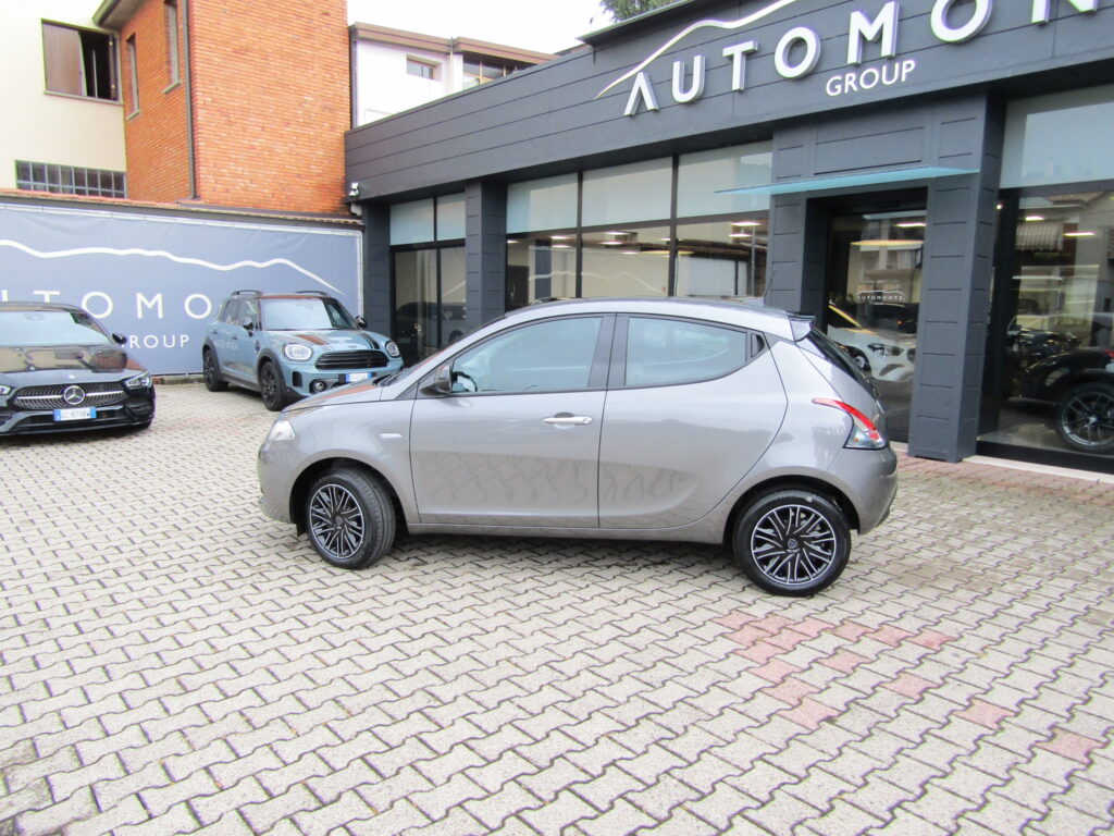 Lancia Ypsilon 1.0 HYBRID ORO,5 POSTI,CLIMA,NEOPATENTATI,KM 0