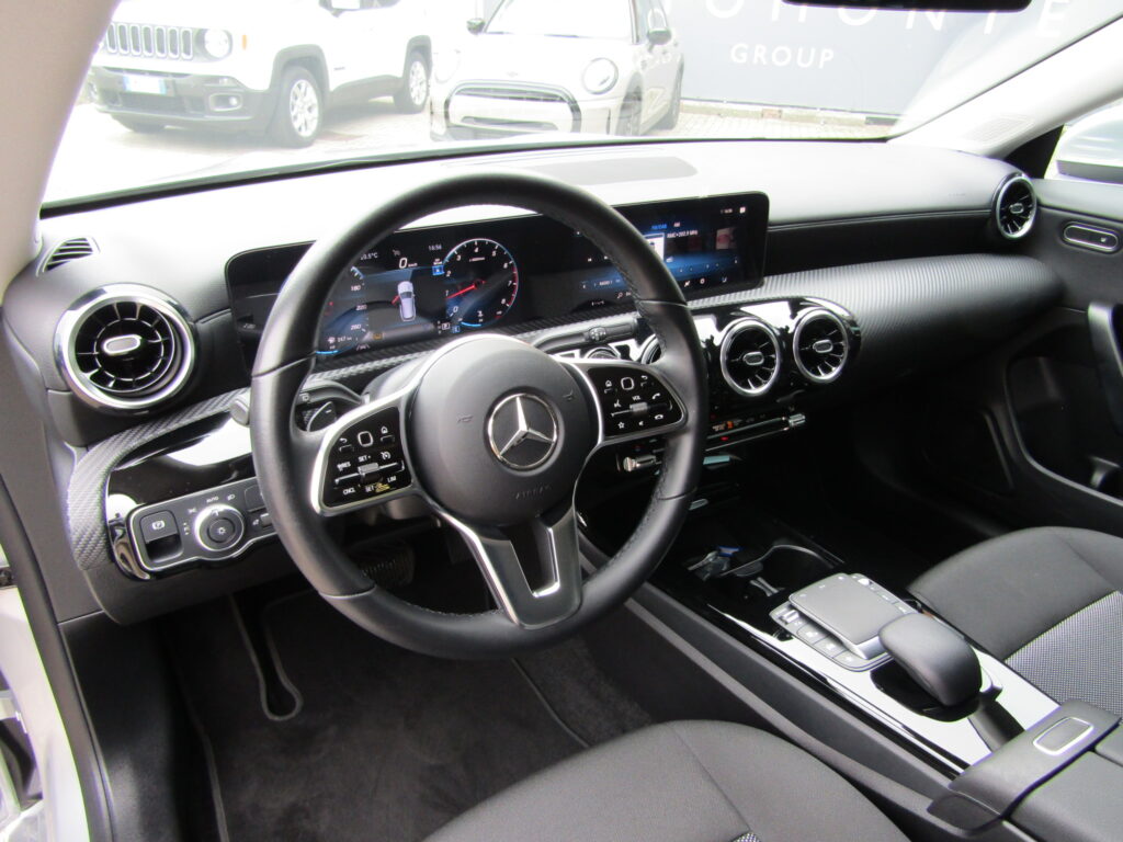 Mercedes-Benz CLA 180 BENZ. SW AUTO,CERCHI 17,NAVI,LED,TELECAMERA POST.