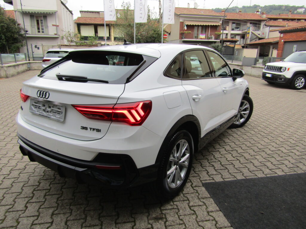 Audi Q3 SPB 35 BZ 150 CV S-LINE AUTO,CERCHI 18,ACC,CARPLAY