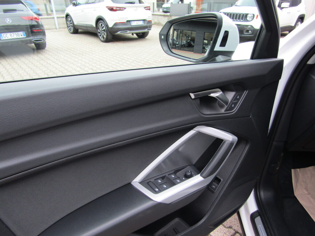 Audi Q3 SPB 35 BZ 150 CV S-LINE AUTO,CERCHI 18,ACC,CARPLAY