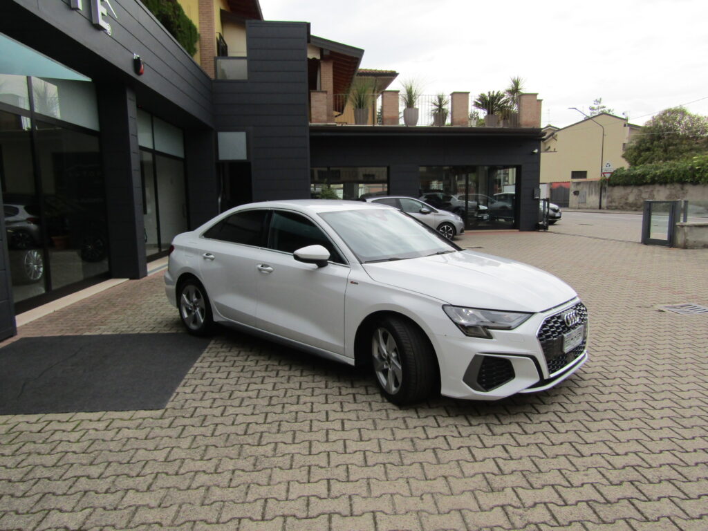 Audi A3 SEDAN 35 BZ.150 CV MHEV S-LINE,CAMBIO AUTO,CARPLAY