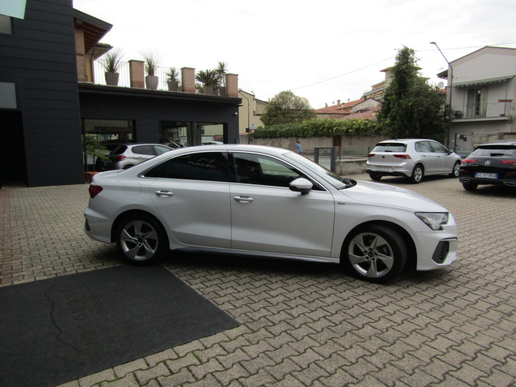 Audi A3 SEDAN 35 BZ.150 CV MHEV S-LINE,CAMBIO AUTO,CARPLAY