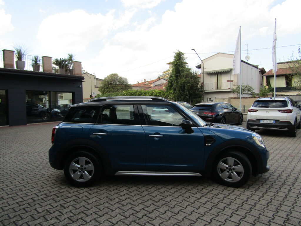 MINI Cooper Countryman 1.5 BENZ.CAMBIO AUTO 136 CV,CERCHI 16,NAVI,SENSORI