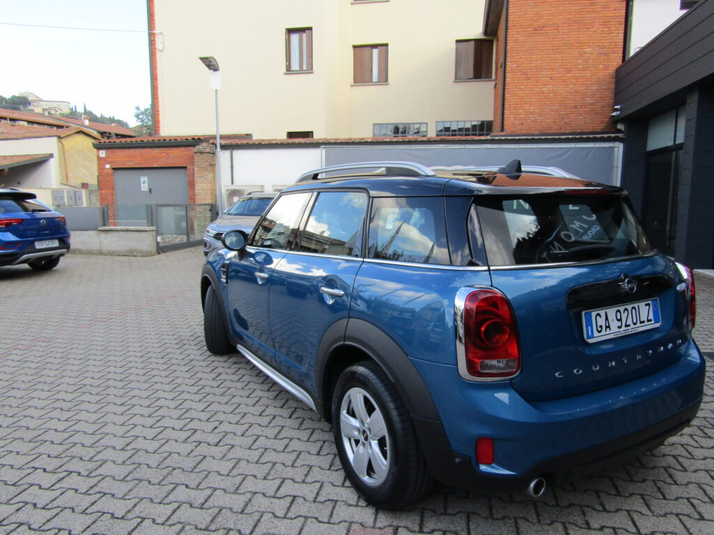 MINI Cooper Countryman 1.5 BENZ.CAMBIO AUTO 136 CV,CERCHI 16,NAVI,SENSORI