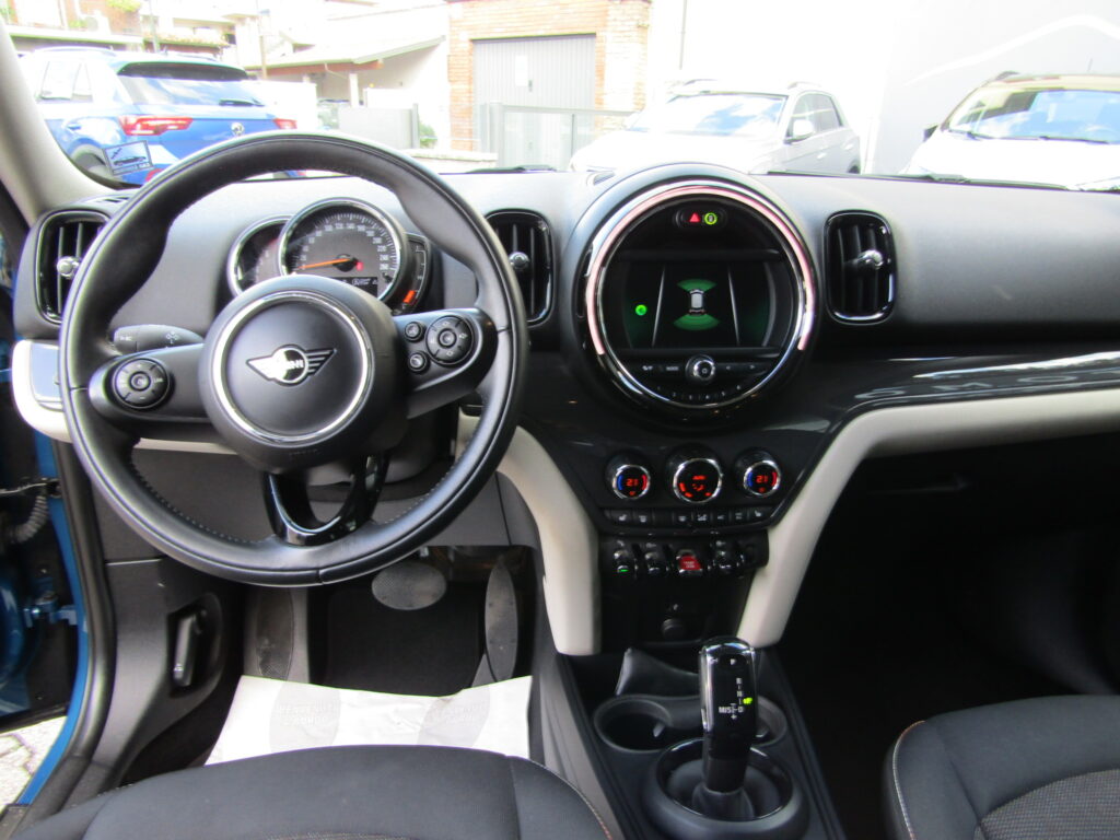 MINI Cooper Countryman 1.5 BENZ.CAMBIO AUTO 136 CV,CERCHI 16,NAVI,SENSORI