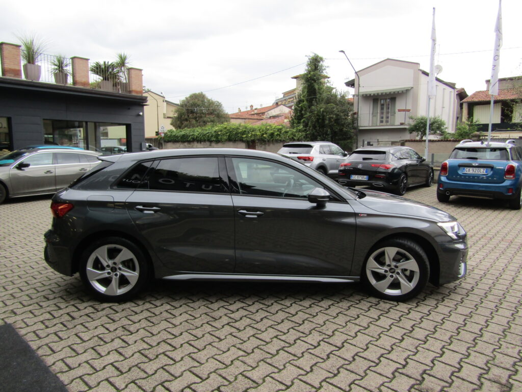 Audi A3 SPB 35 BENZ. MHEV SLINE AUTO,CERCHI 17,CARPLAY,