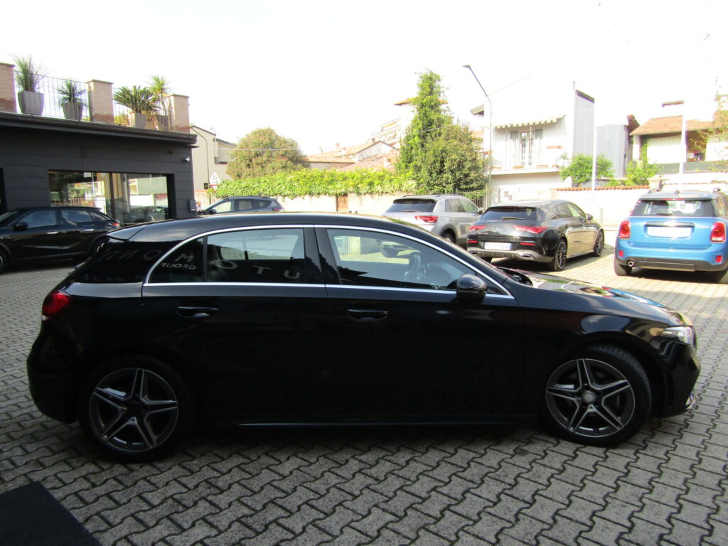 Mercedes-Benz A 180 d PREMIUM AMG AUTO,CERCHI 18,LED,NAVI,SENSORI,