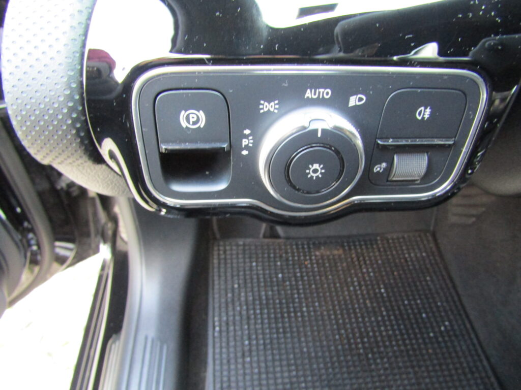 Mercedes-Benz A 180 d PREMIUM AMG AUTO,CERCHI 18,LED,NAVI,SENSORI,