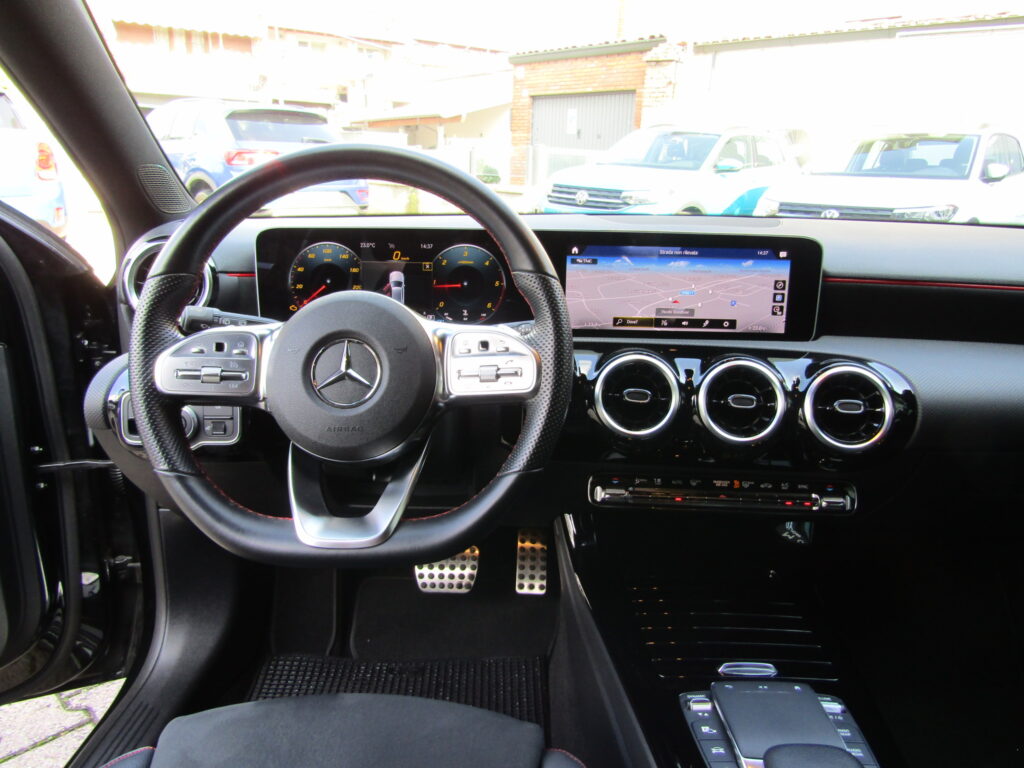 Mercedes-Benz A 180 d PREMIUM AMG AUTO,CERCHI 18,LED,NAVI,SENSORI,