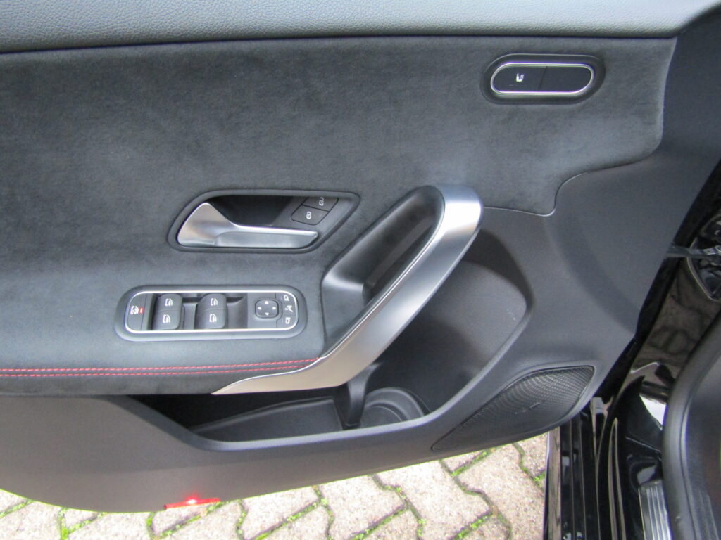 Mercedes-Benz A 200 d PREMIUM AMG AUTO,BLIND SPOT,MULTIBEAM LED,KEYLES