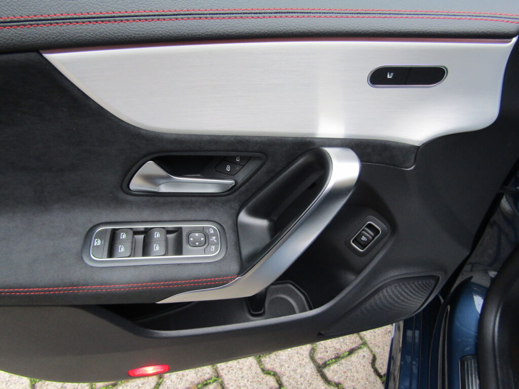 Mercedes-Benz CLA 200 PREMIUM AMG AUTO,BLIND SPOT,MULTIBEAM LED,KEYLESS