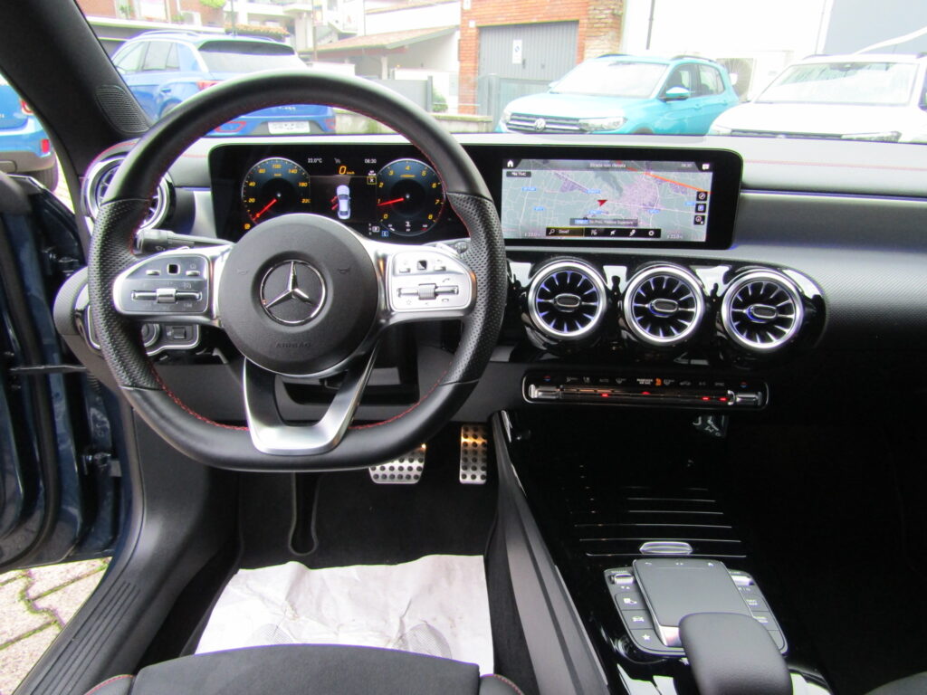 Mercedes-Benz CLA 200 PREMIUM AMG AUTO,BLIND SPOT,MULTIBEAM LED,KEYLESS