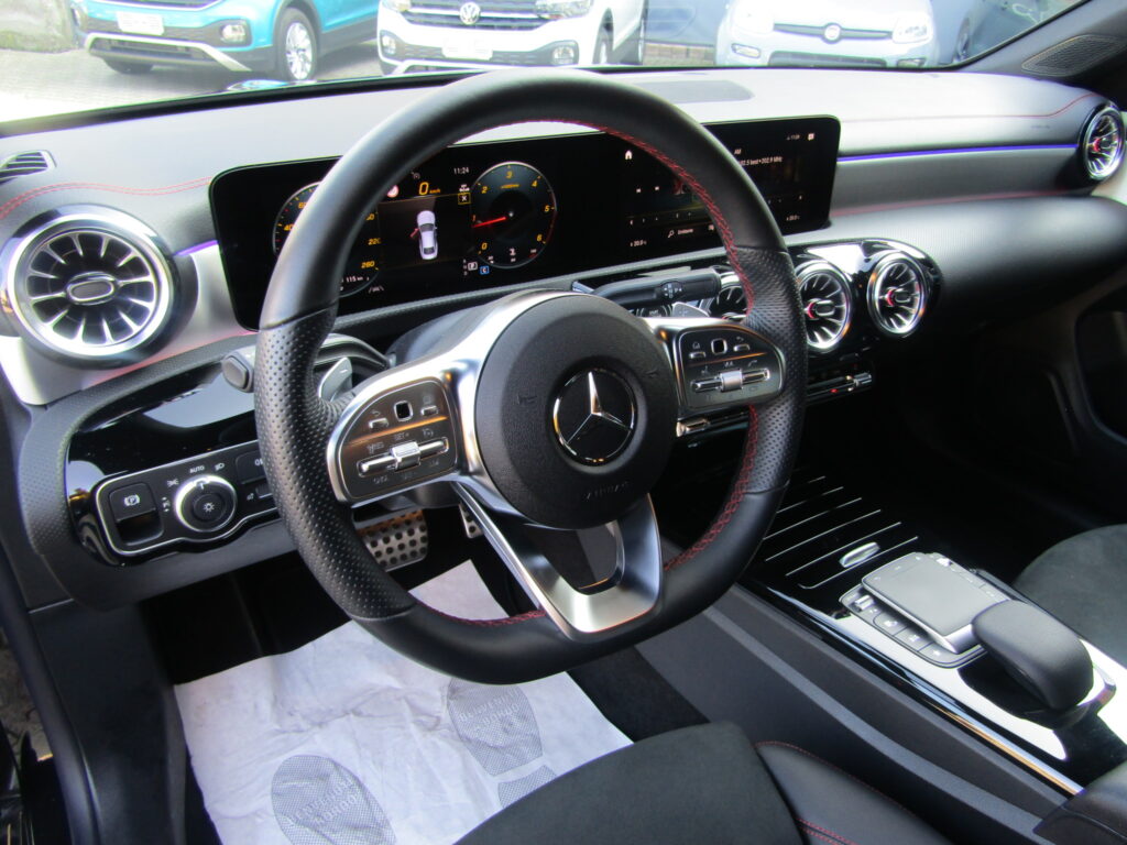 Mercedes-Benz CLA 200 d PREMIUM AMG AUTO,BLIND SPOT,MULTIBEAM LED,KEYLES