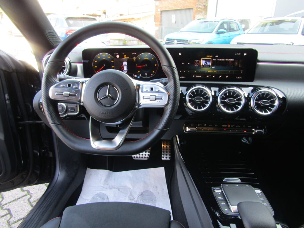 Mercedes-Benz CLA 200 d PREMIUM AMG AUTO,BLIND SPOT,MULTIBEAM LED,KEYLES