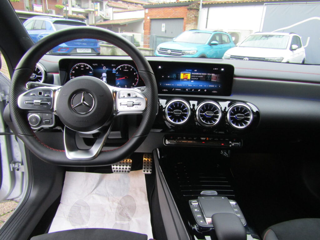 Mercedes-Benz CLA 200 PREMIUM AMG AUTO,BLIND SPOT,MULTIBEAM LED,KEYLESS