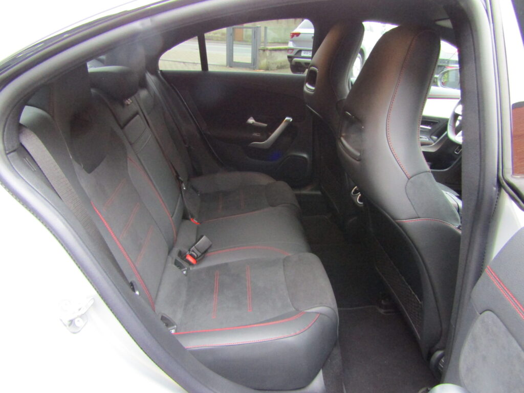 Mercedes-Benz CLA 200 PREMIUM AMG AUTO,BLIND SPOT,MULTIBEAM LED,KEYLESS