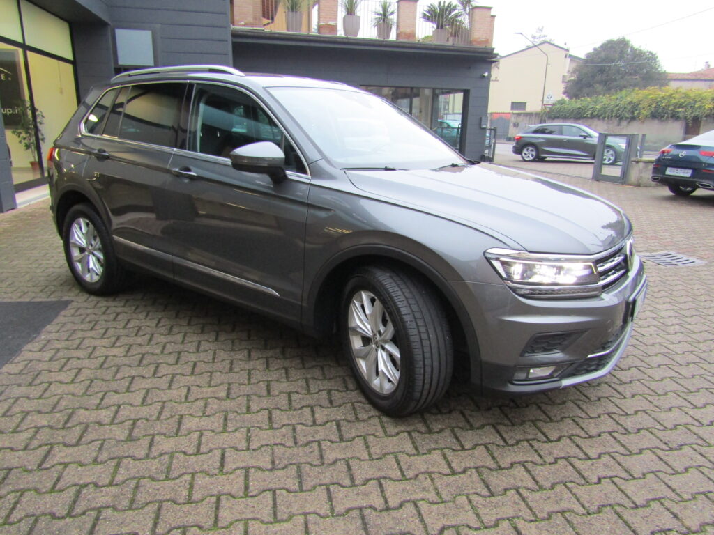 Volkswagen Tiguan 2.0 TDI 4MOTION 150 CV DSG,CERCHI 18,FARI LED,ACC