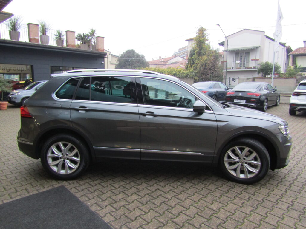 Volkswagen Tiguan 2.0 TDI 4MOTION 150 CV DSG,CERCHI 18,FARI LED,ACC