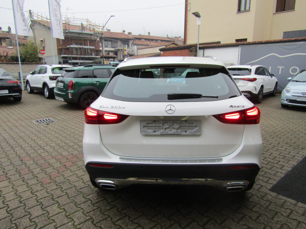 Mercedes-Benz GLA 200 d SPORT 4 MATIC AUTO,CERCHI 18,FARI LED,TELECAMERA