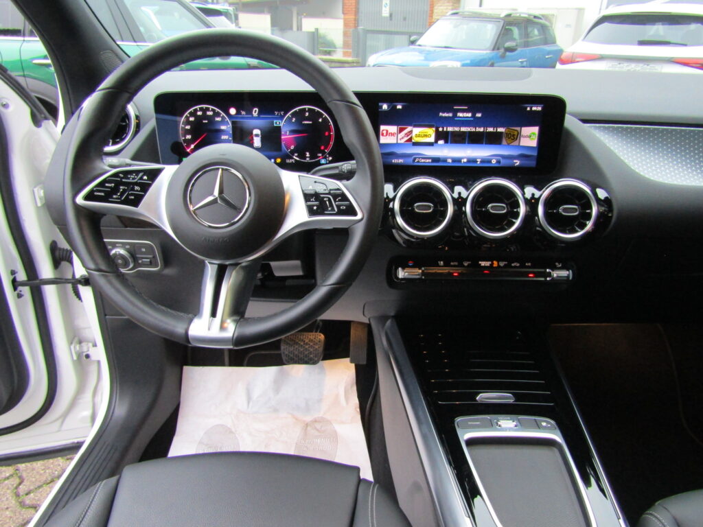 Mercedes-Benz GLA 200 d SPORT 4 MATIC AUTO,CERCHI 18,FARI LED,TELECAMERA